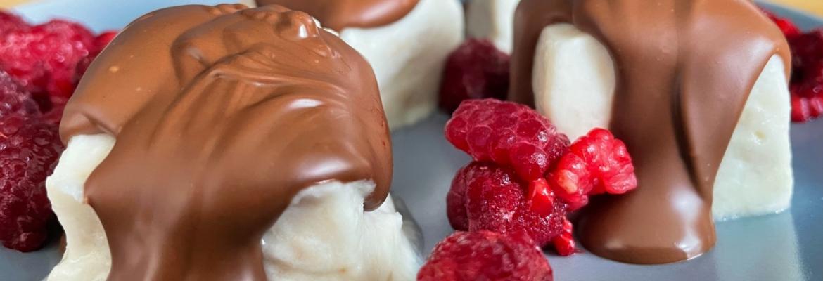 Creamy raspberry coconut cubes with MCTs