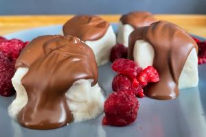 Creamy raspberry coconut cubes with MCTs
